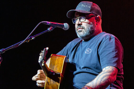 Country singer Aaron Lewis disses libs, Bruce Springsteen in new patriotic song