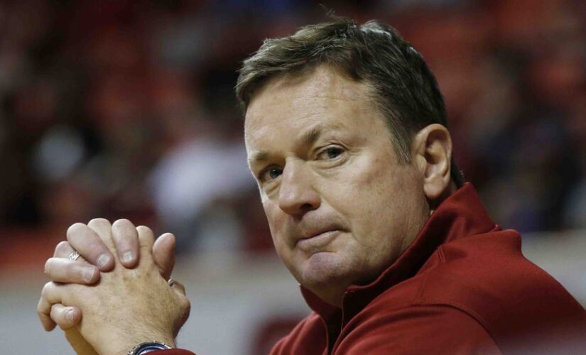 Bob Stoops not happy about ‘Horns Down’ rule