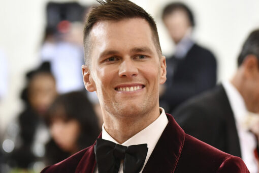 Tom Brady crushes 390-yard tee shot during ‘The Match’