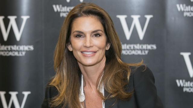 Cindy Crawford, 55, poses poolside in a sleek swimsuit: ‘Soaking it in’