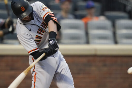 Bryant, Ruf lead Giants past Mets 3-2 for 3-game sweep
