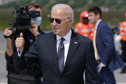CBS reporter instructs WH staff to show Biden the poll about his job approval falling