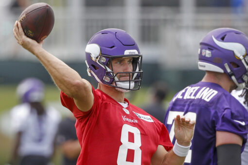 Cousins returns to Vikings quarterback room after quarantine
