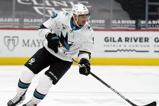 NHL star accuses estranged wife of hitting him as divorce gets uglier