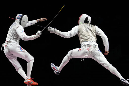 France beats Russians for team foil gold