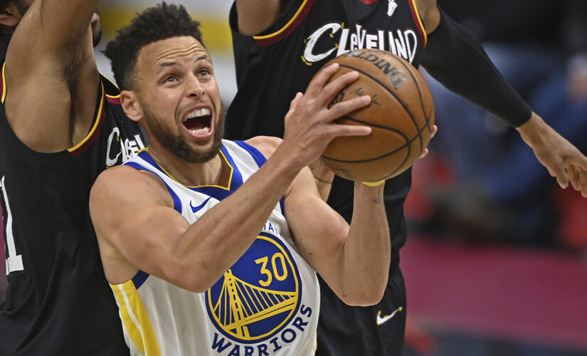 Curry lands second $200M contract of career with Warriors