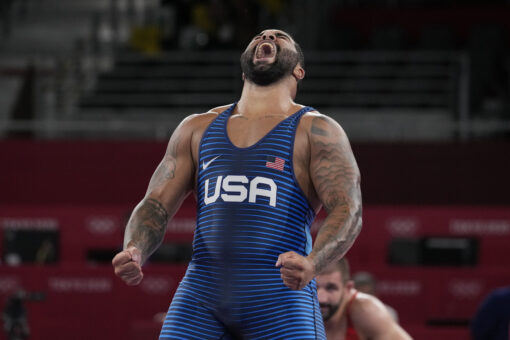 USA’s Steveson scores late to win wrestling gold