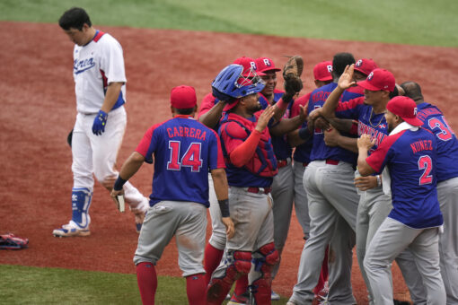 Dominicans top South Korea 10-6, win baseball bronze