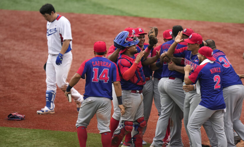 Dominicans top South Korea 10-6, win baseball bronze