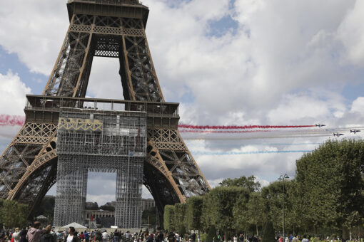 Paris welcomes handover of Olympic flag