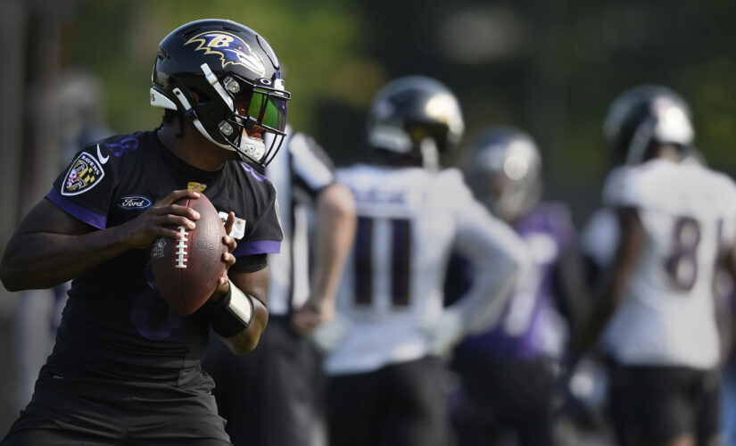 Ravens’ Lamar Jackson noncommittal on vaccine after second COVID bout: ‘I can’t dwell on that right now’