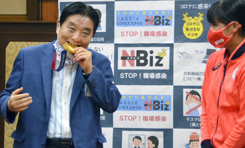 Japan mayor apologizes for biting athlete’s gold medal