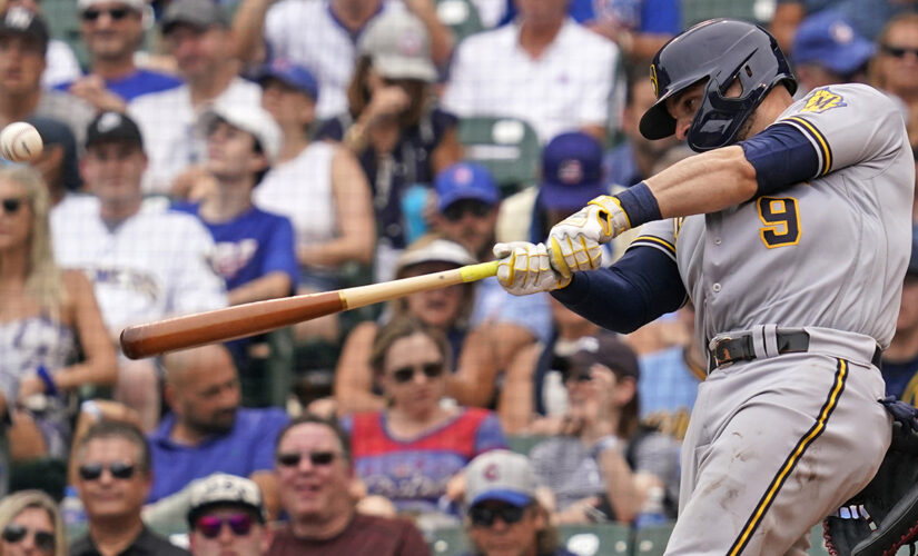 Urías 5 extra-base hits, Piña 6 RBIs, Brewers rout Cubs 17-4