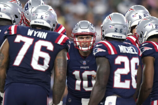 Stevenson has 2 TDs, Jones solid as Pats beat WFT 22-13