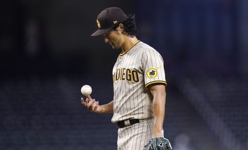 Darvish exits early, Diamondbacks beat Padres 12-3