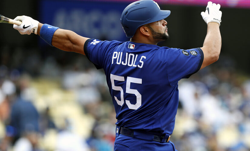 Backed by 3 HRs, Scherzer leads Dodgers past Mets 4-3