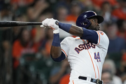 Jones drives in career-best 4 RBIs, Astros rout M’s 15-1