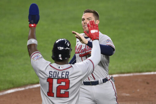 First-place Braves win 8th in row, beat skidding Orioles 4-3