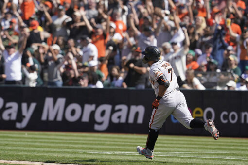 Solano’s pinch-hit, 2-run homer rallies Giants past A’s
