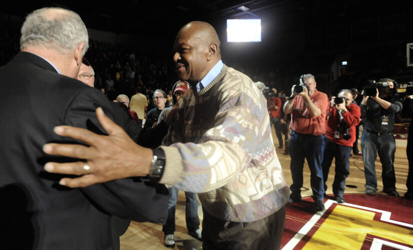 Loyola Chicago basketball pioneer Jerry Harkness dies at 81