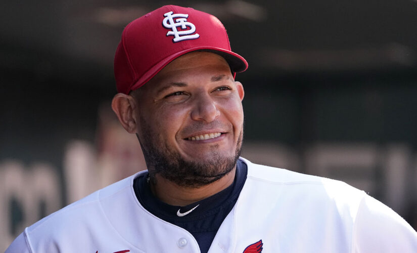 Molina agrees to $10M contract with Cards for final season