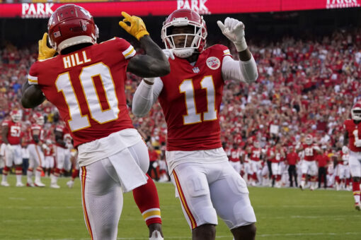 Mahomes sharp as Chiefs roll to 28-25 victory over Vikings