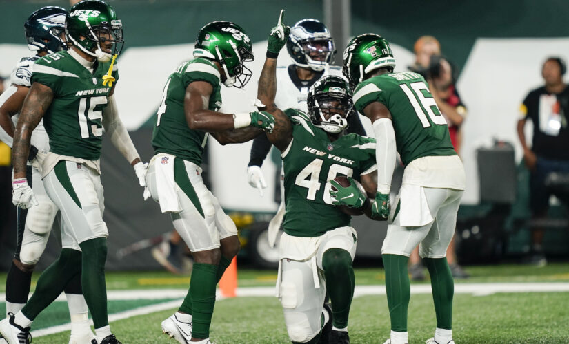 Hail Morgan! Jets rally to tie Eagles 31-31 as time expires