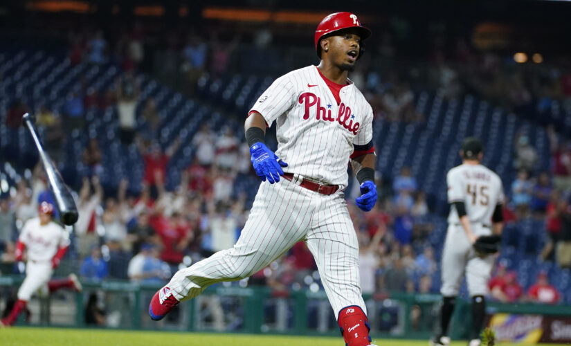 Segura’s single in 11th lifts Phillies over Diamondbacks 7-6