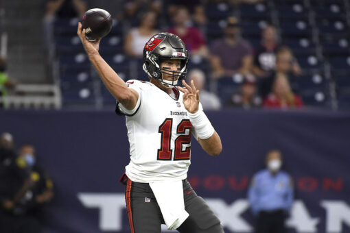 Brady throws touchdown pass as Buccaneers beat Texans 23-16