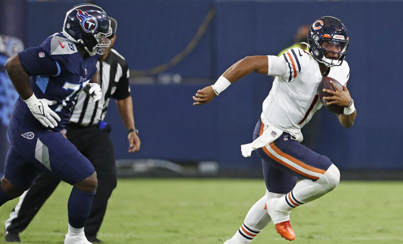 Justin Fields makes his 1st start, Bears beat Titans 27-24