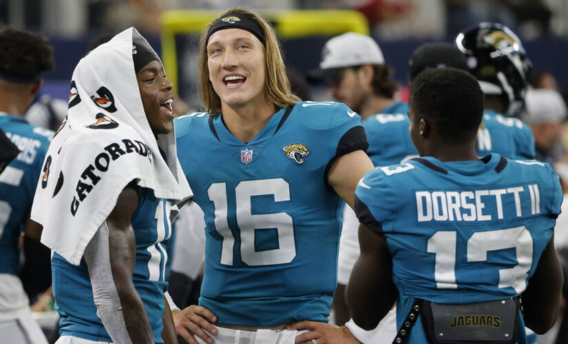 Lawrence wraps preseason with 2 TDs, Jags beat Cowboys 34-14