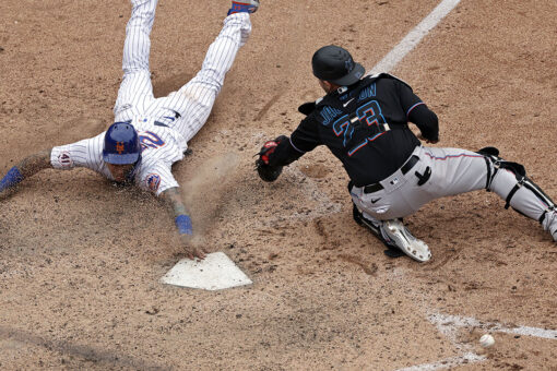 Mets’ Báez bolts out of dog house with apology, winning run