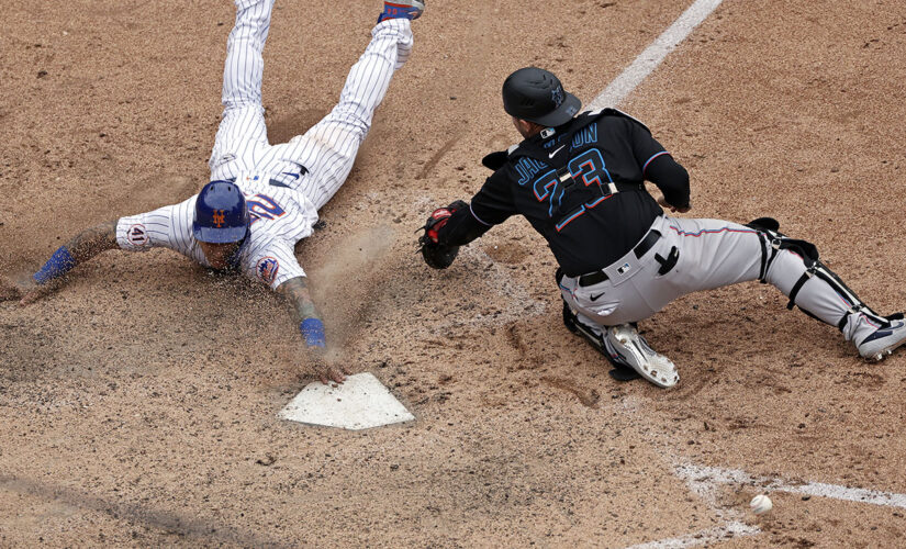 Mets’ Báez bolts out of dog house with apology, winning run