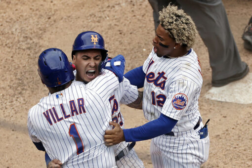 Thumbs up: Baez caps unlikely Mets comeback in resumption