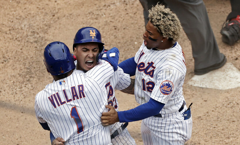 Thumbs up: Baez caps unlikely Mets comeback in resumption