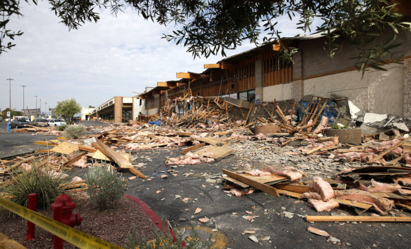 Nevada supermarket collapse injures 4, cause unknown