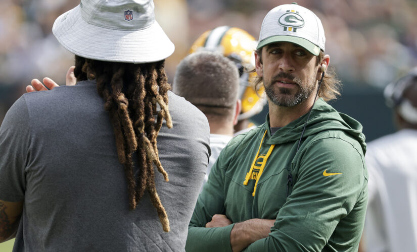 Aaron Rodgers sticks up for unvaxxed teammates, ‘it’s a personal decision’