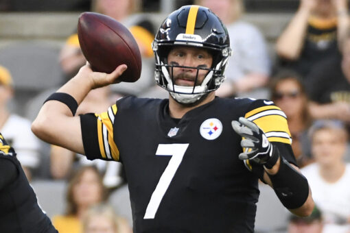 Video: Steelers fans fight after woman hits man in stands during game