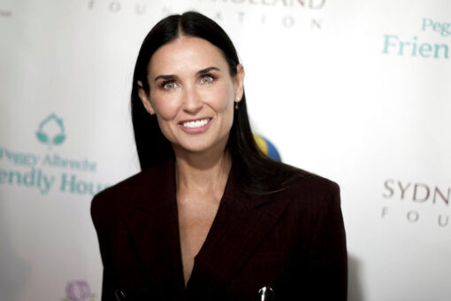 Demi Moore sizzles in one-piece swimsuit in honor of ‘red hot summer’