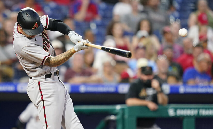 Diamondbacks a perfect 4-0 against Phillies after 8-7 win