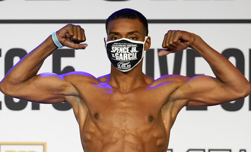 Spence drops out of Pacquiao fight with eye injury; Ugás in