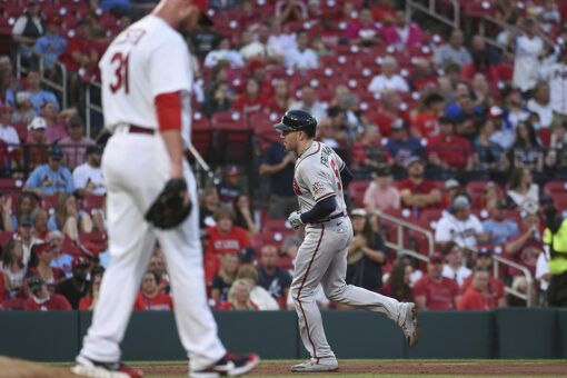 Braves hammer Lester in Cardinals debut for 6-1 victory