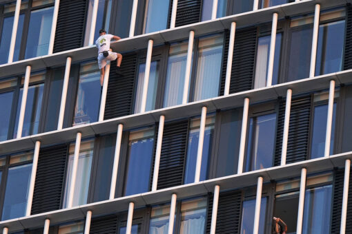 Free climber scales another London skyscraper