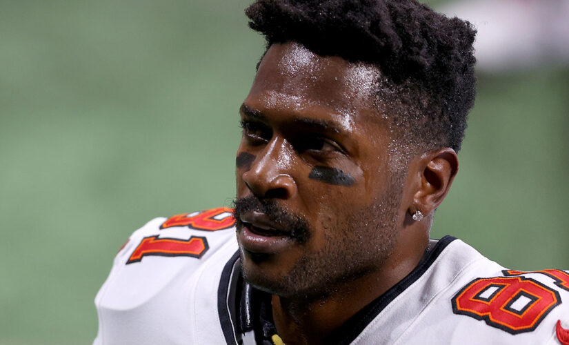 Buccaneers’ Antonio Brown thrown out of practice after punching Titans player in the face