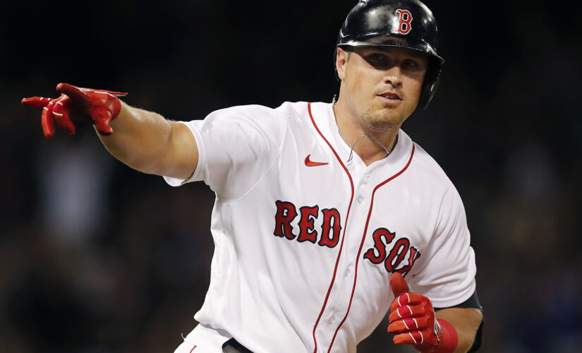 Renfroe homers twice, Red Sox hold on to beat Twins 11-9