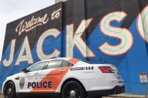 Mississippi police officer shot, rushed to hospital for surgery