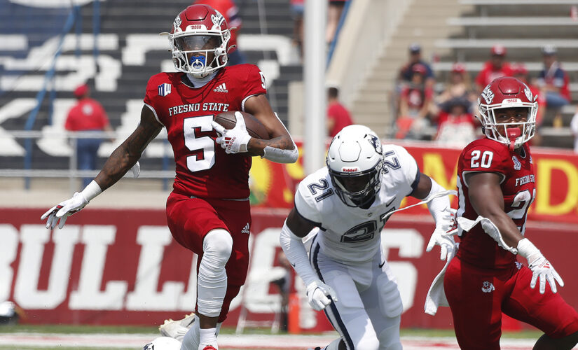 Haener, Fresno St. dismantle UConn 45-0 in sweltering heat