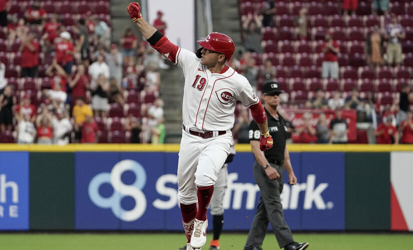 Votto blasts 3-run homer, Reds rebound to beat Marlins 6-1