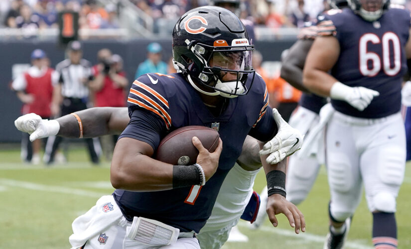 Justin Fields receives support from Bears legend Willie Gault to be Week 1 starter