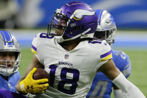 Justin Jefferson suffers apparent shoulder injury at Vikings training camp